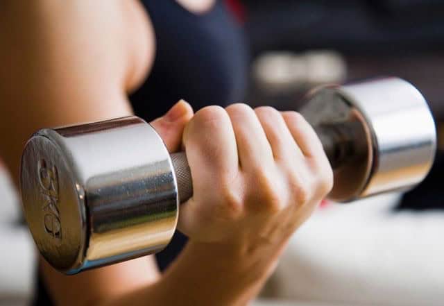 Levantamiento de pesas en mujeres. ¿Es bueno?. Falsos mitos